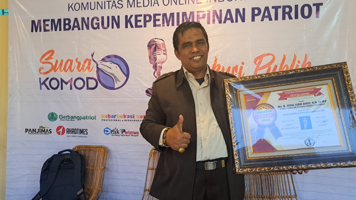 Ayung Sardy Dauly Raih Penghargaan Tokoh Pendidikan Nasional Berprestasi 2022