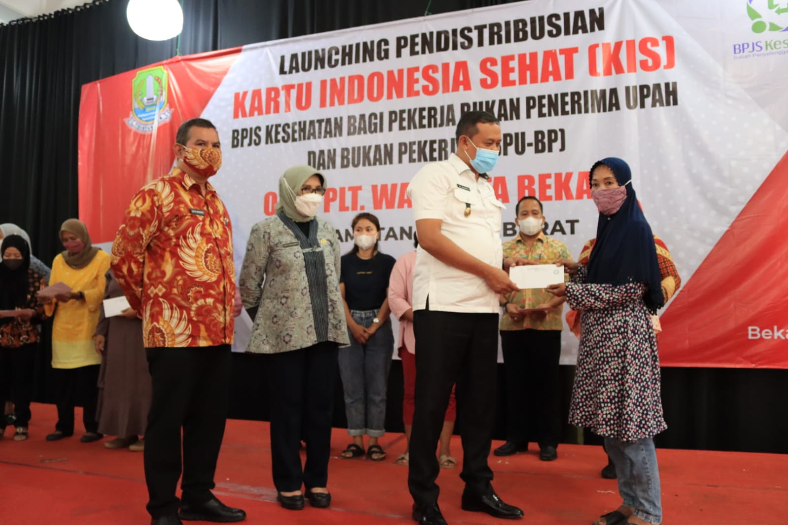 Warga di 3 Kecamatan Di Distribusikan Kartu Indonesia Sehat BPJS Kesehatan Oleh Plt. Wali Kota Bekasi