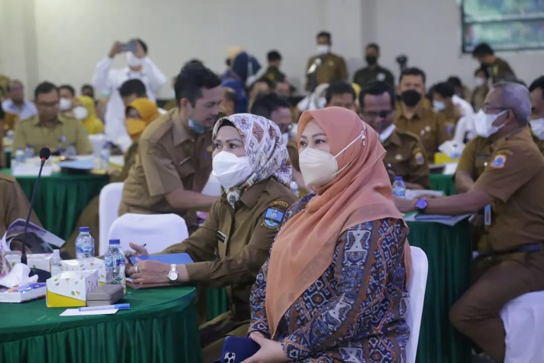 Hadiri Rakor Di Kejati Banten, Bupati Irna : Pengawasan Terus Dilakukan Untuk Minyak Goreng Dan Kasus PMK