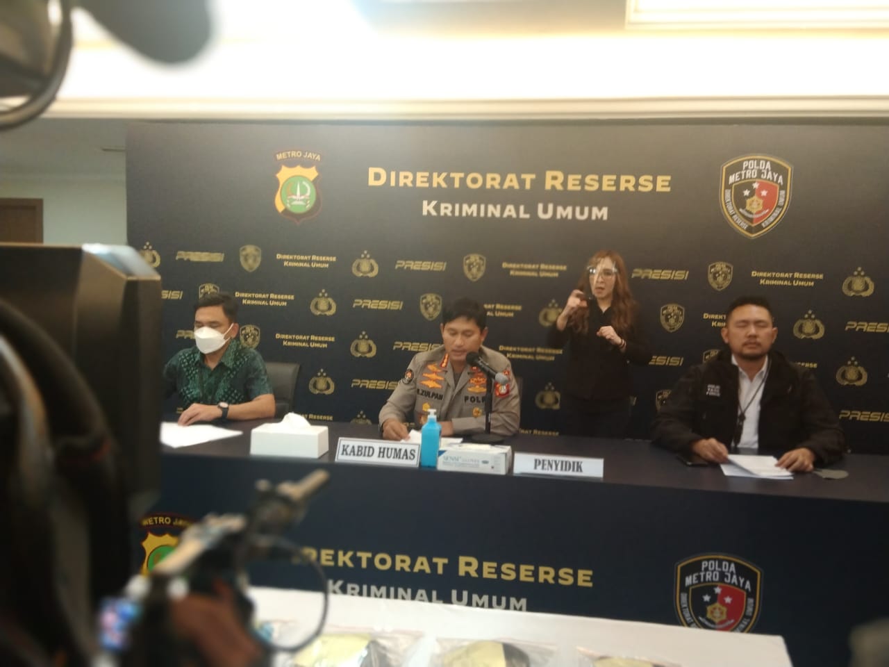 Polda Metro Maya Mengungkapkan Kasus Pembunuhan Berencana Di Sertai Pencurian