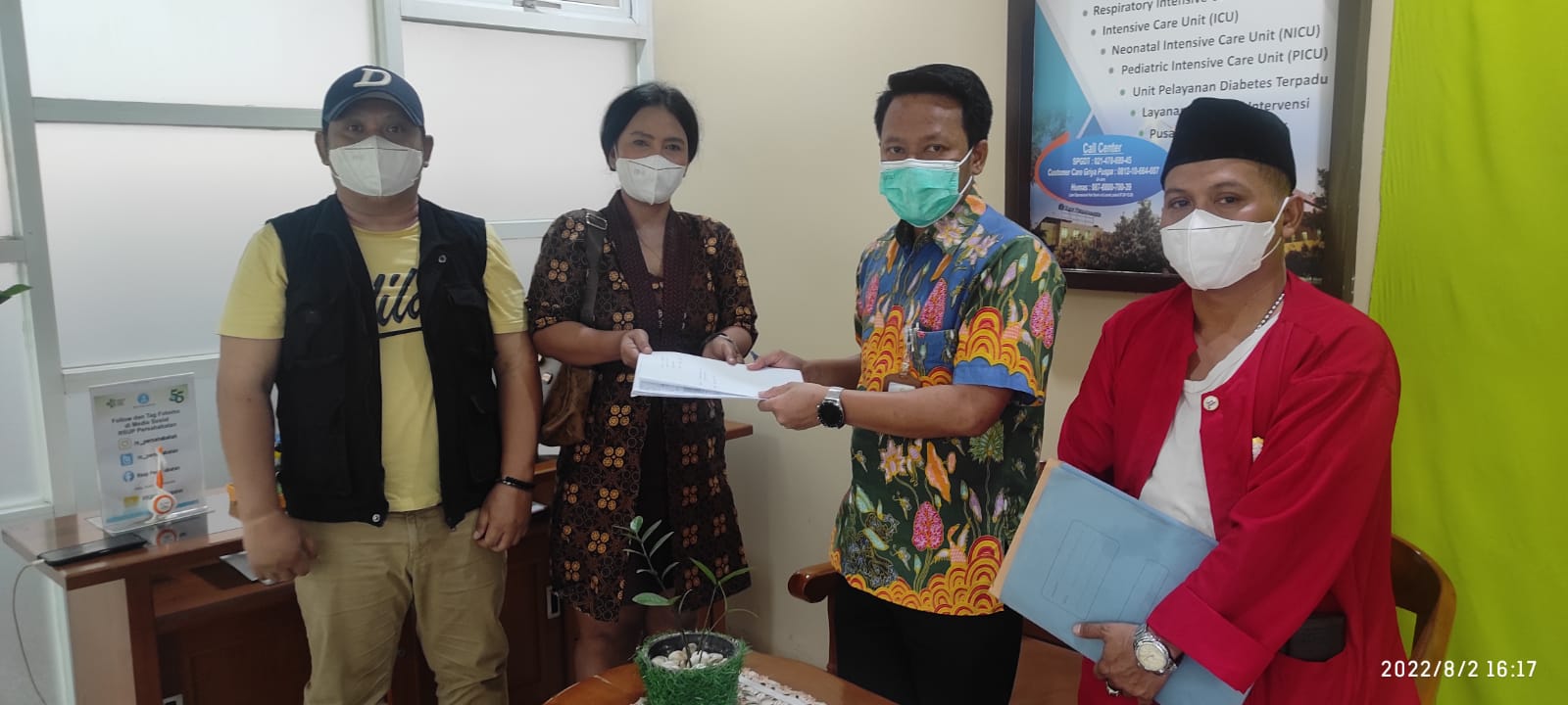 Seorang Wartawati Korban Penganiayaan Oleh Oknum Petugas Parkir Mendatangi RS.PERSAHABATAN