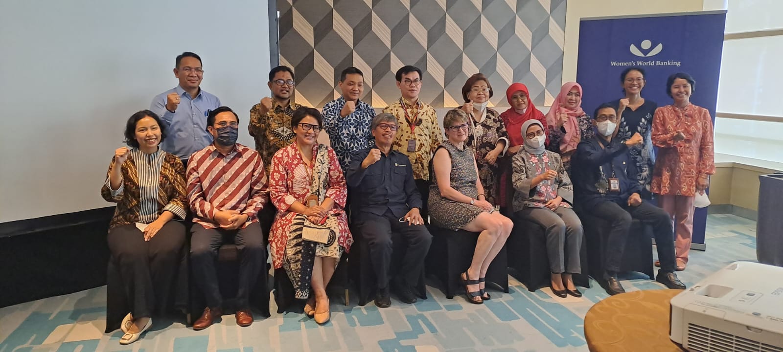 Membuka Potensi Menuju Kemandirian Perempuan Pengusaha Ultra-Mikro di Indonesia