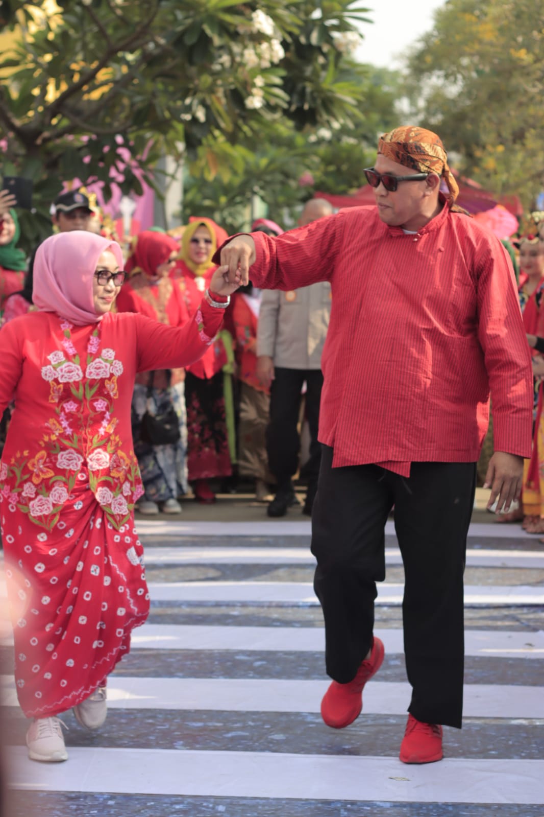 Tampil Beda, Kota Bekasi Gelar Car Free Day Dengan Berkebaya