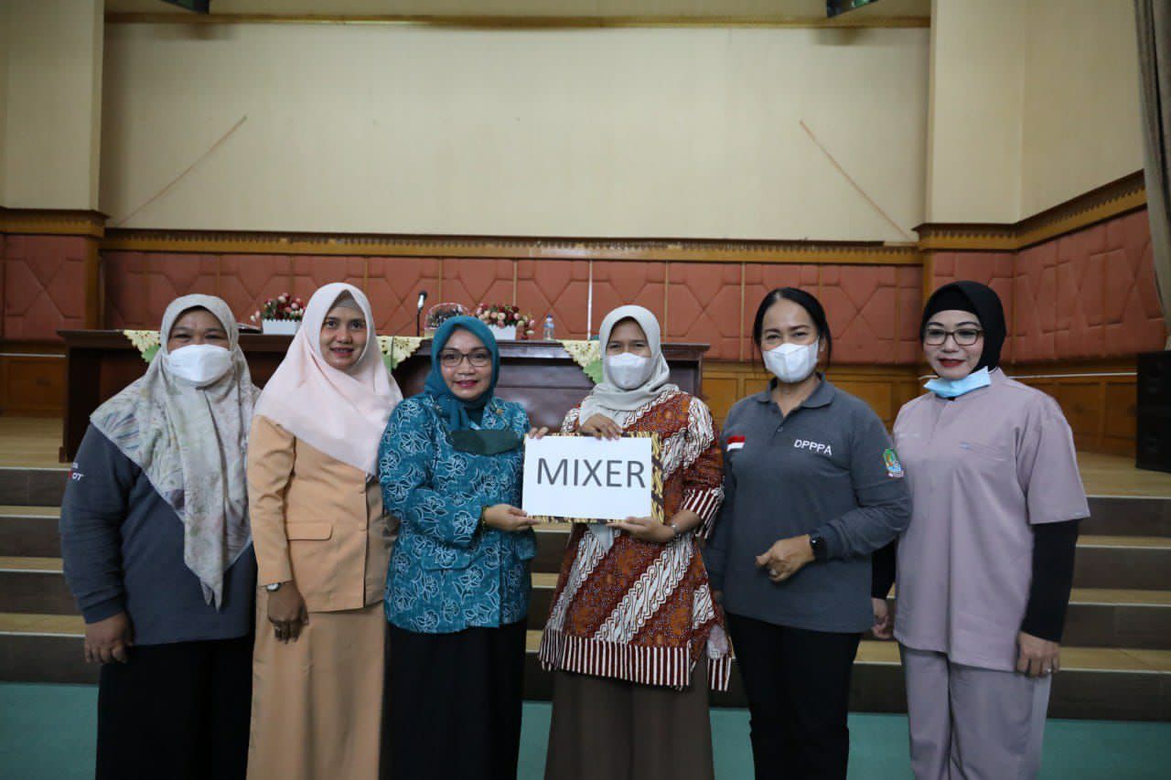 Plt Ketua TP PKK : Pola Asuh Yang Baik Menjadi Benteng Keluarga