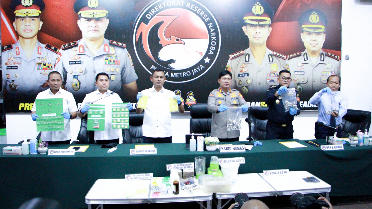 Polda Metro Jaya Ungkap Kasus Peredaran Narkotika Jenis Kokain dan Ekstasi buatan Sendiri (Home Industri)