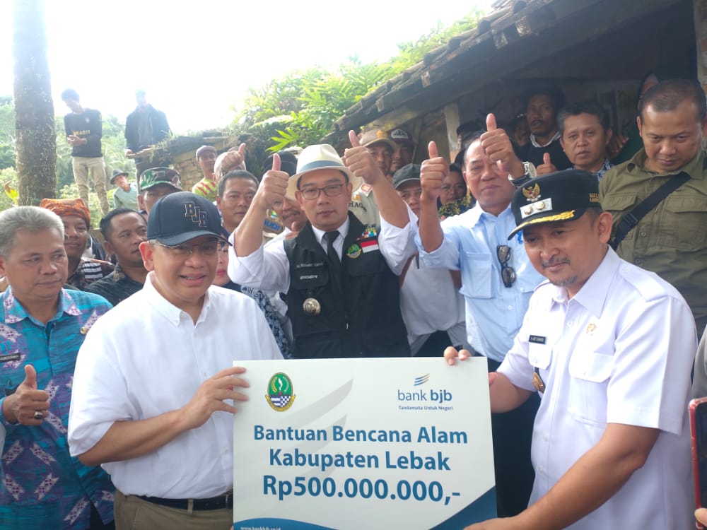 Kang Emil Sumbang Warga Terdampak Banjir di Kabupaten Lebak