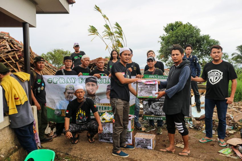 Makonder Kolaborasi Warge Bekasi Beri Bantuan Kemanusiaan Pasca Gempa Cianjur