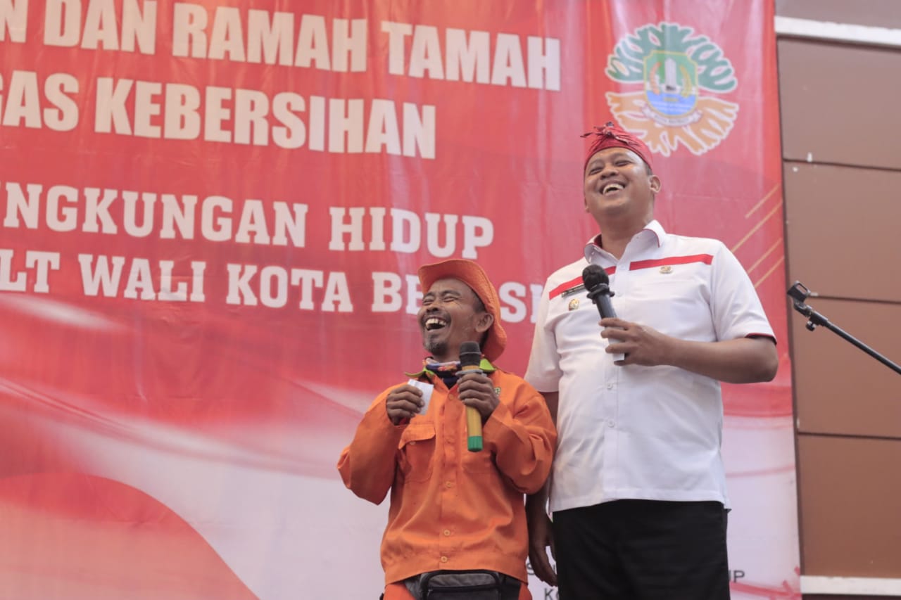 Plt. Walikota Bekasi Melakukan Pembinaan dan Ramah Tamah Dengan Petugas Kebersihan Lingkungan Hidup