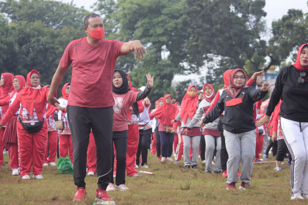 Plt Wali Kota Bekasi Tri Adhianto Manfaatkan Akhir Pekan Berbagi Keceriaan