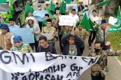 Ratusan Guru Anggota PGMI Geruduk Kantor Gubernur Banten, Tuntut Insentif