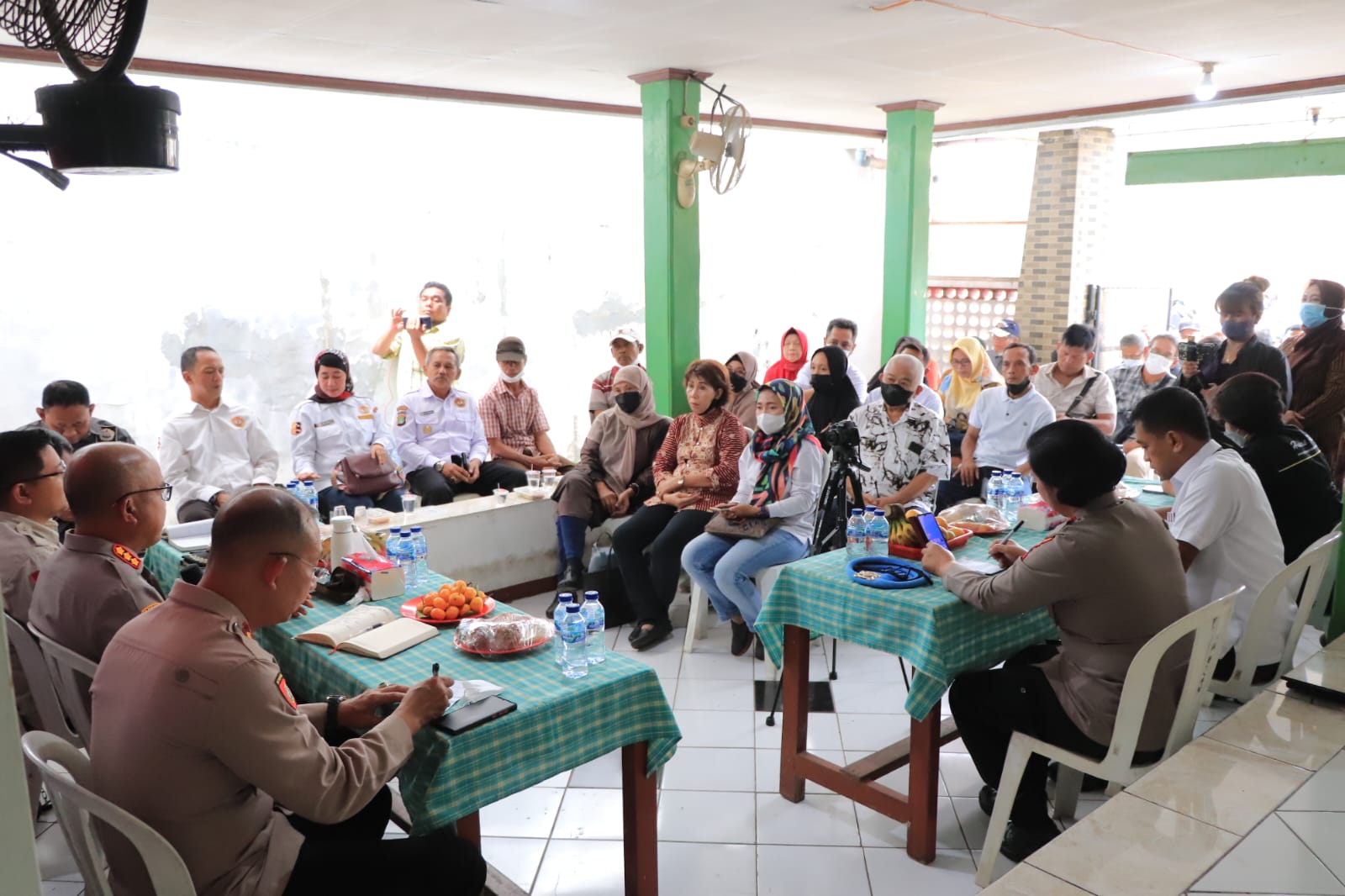 Kegiatan Kunjungi Warga RW 02 Jatiasih, Kapolres : Dukungan Peran Aktif Masyarakat ciptakan Kamtibmas Aman dan Kondusif di Jatiasih