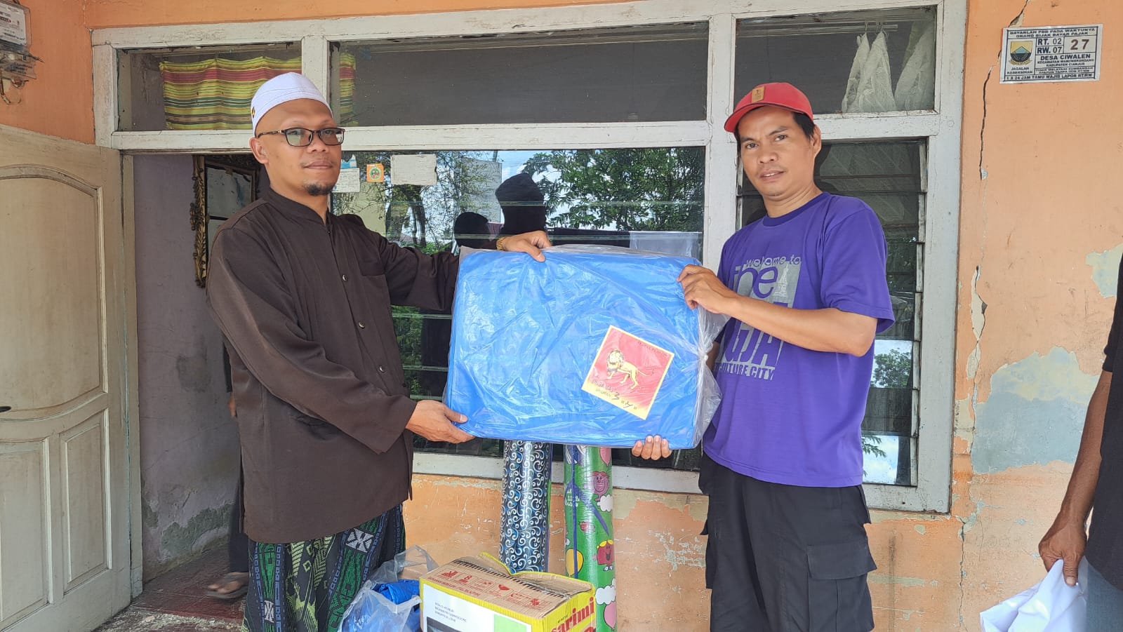 Warga Lebakgedong Salurkan Bantuan Logistik bagi Pengungsi Korban Gempa Cianjur