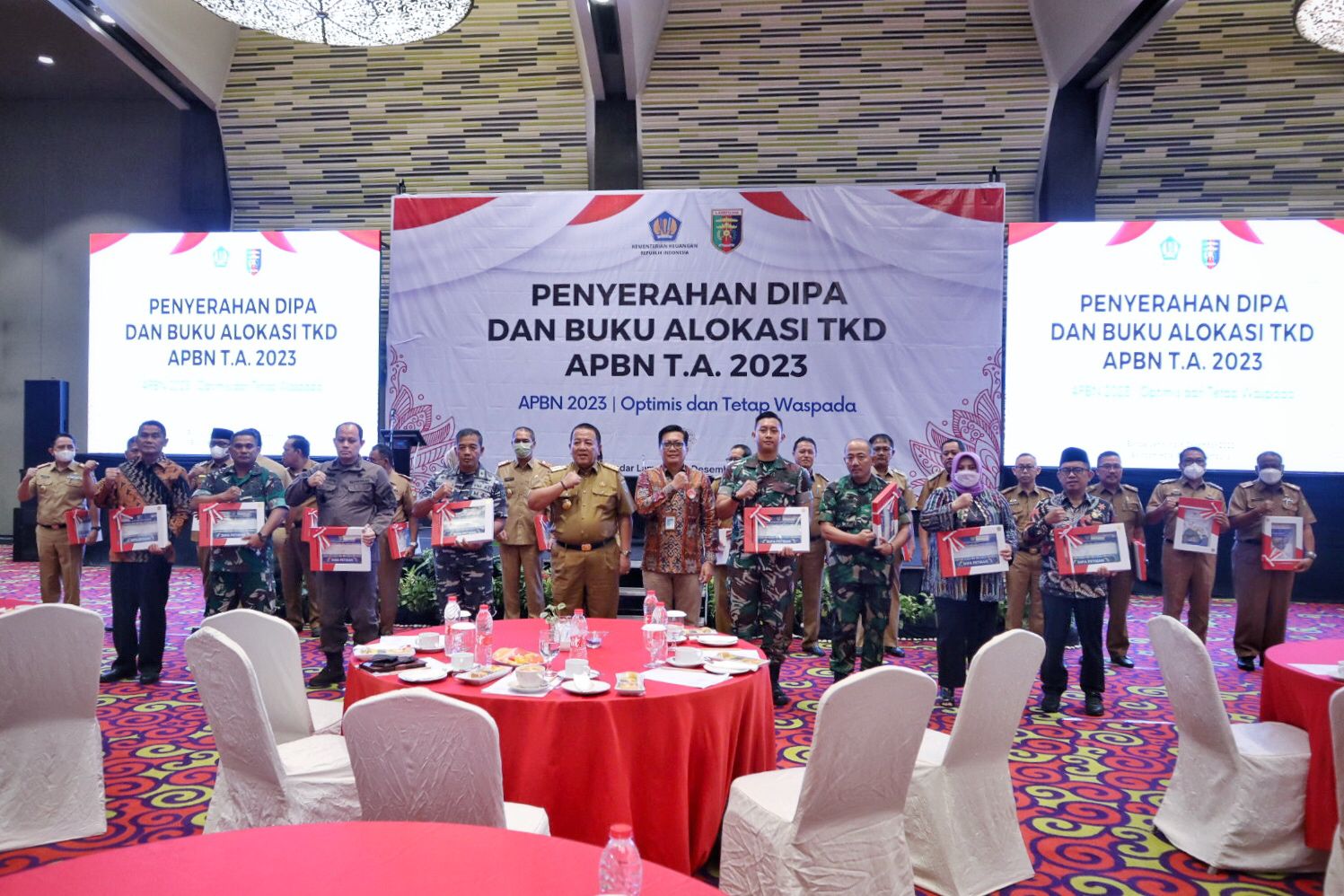 Gubernur Arinal Djunaidi Serahkan DIPA dan Buku Alokasi Transfer Ke Daerah Tahun Anggaran 2023 kepada Satker dan OPD se- Provinsi Lampung