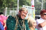 Plt Wali Kota Tri Adhianto Mesra Bersama Istri Di Hajatan Orang Bekasi Keren