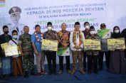 26.808 Petani Kabupaten Bekasi Terima Bantuan Jamsostek