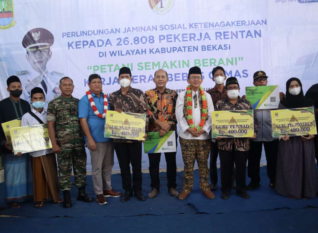 26.808 Petani Kabupaten Bekasi Terima Bantuan Jamsostek
