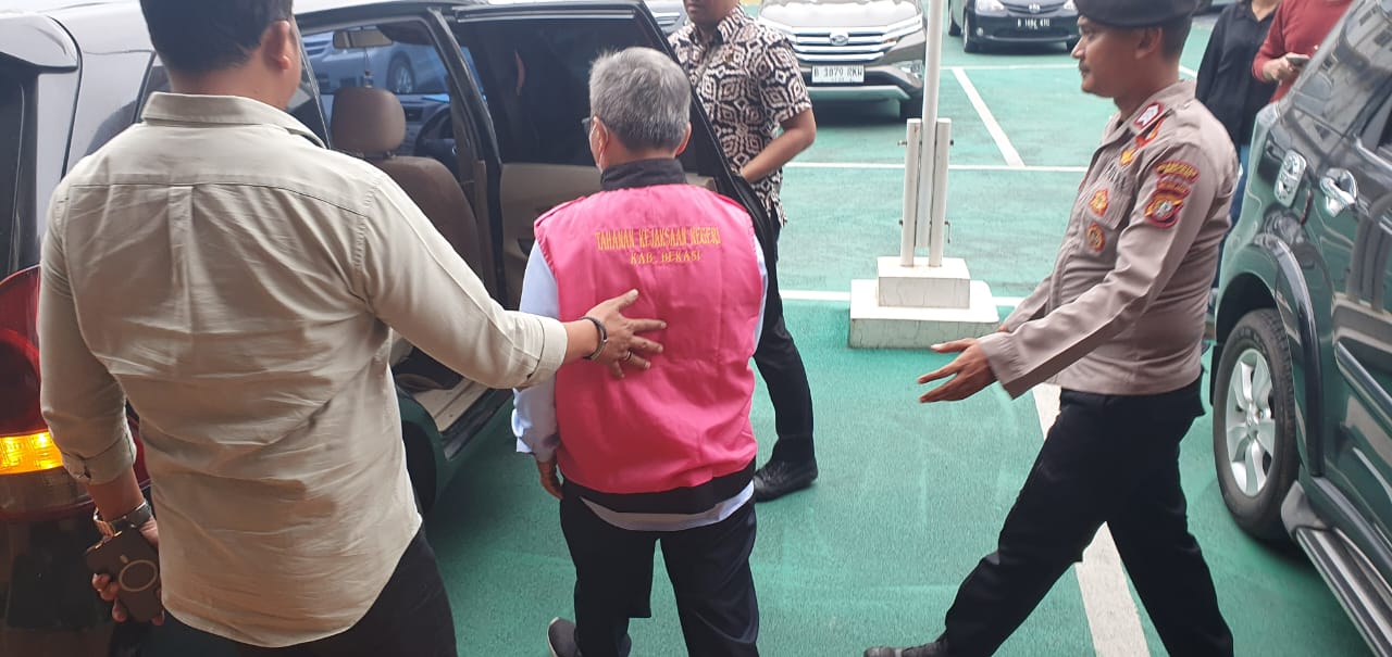 Tersangkut Kasus Dugaan Korupsi, Mantan Kadis Pertanian Kabupaten Bekasi Ditahan