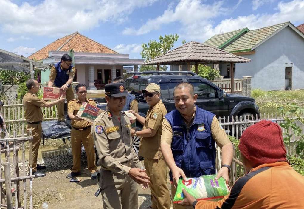 Disperkimtan Salurkan Bantuan Warga Terdampak Banjir di Babelan