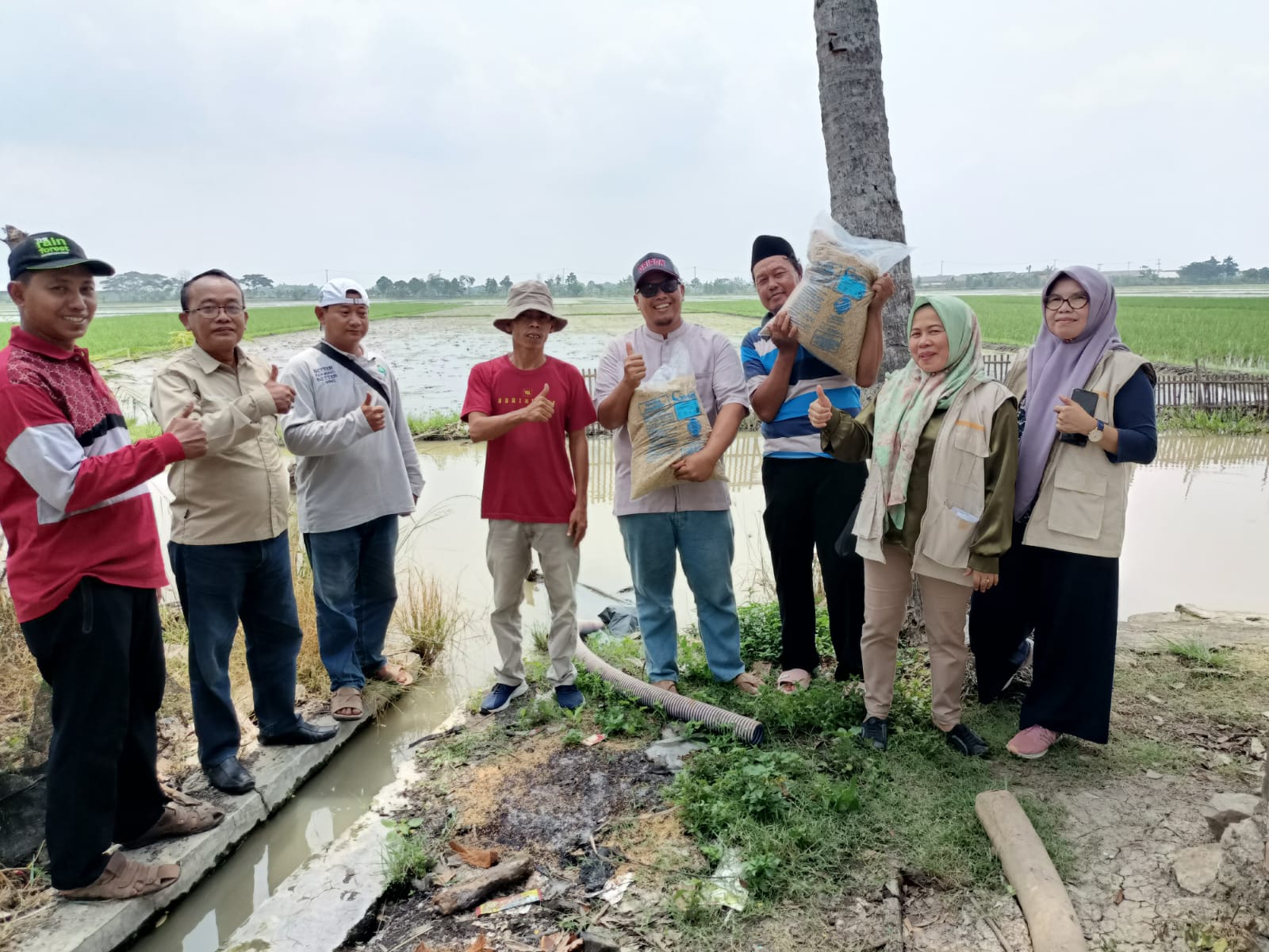Pemkab Bekasi Salurkan Bantuan Benih dari Kementan