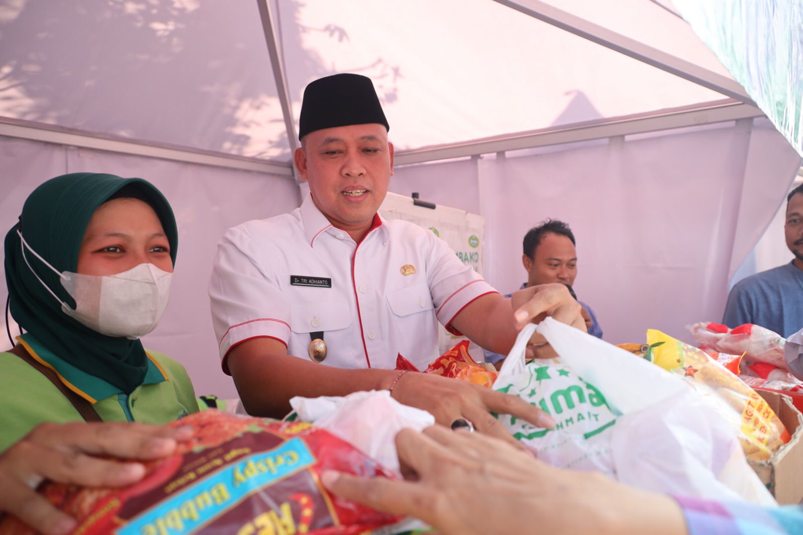 Pemkot Bekasi Adakan Operasi Pasar Ramadhan di Halaman Kantor Kecamatan Bekasi Utara