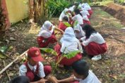 Ratusan Anak SD di Tanggerang Melakukan Penanaman Pohon