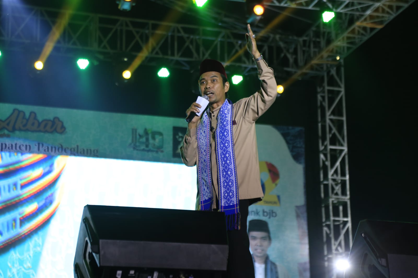 Ribuan Warga Hadiri Ceramah Ustadz Abdul Somad di Alun – alun Pandeglang