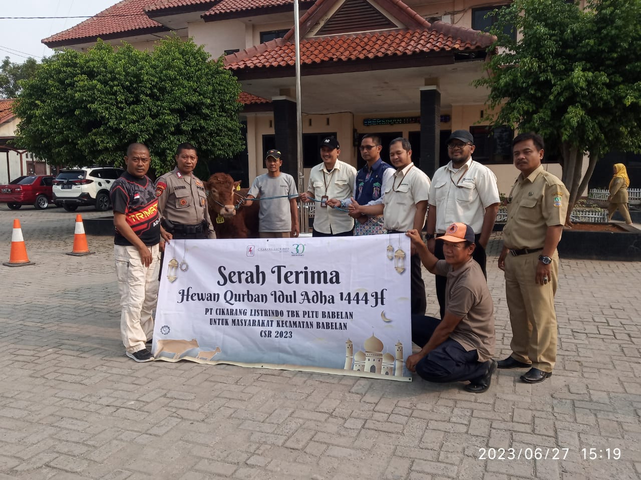 Peringati Idul Adha 1444 H, PT. Cikarang Listrindo Serahkan 6 Ekor Sapi Qurban