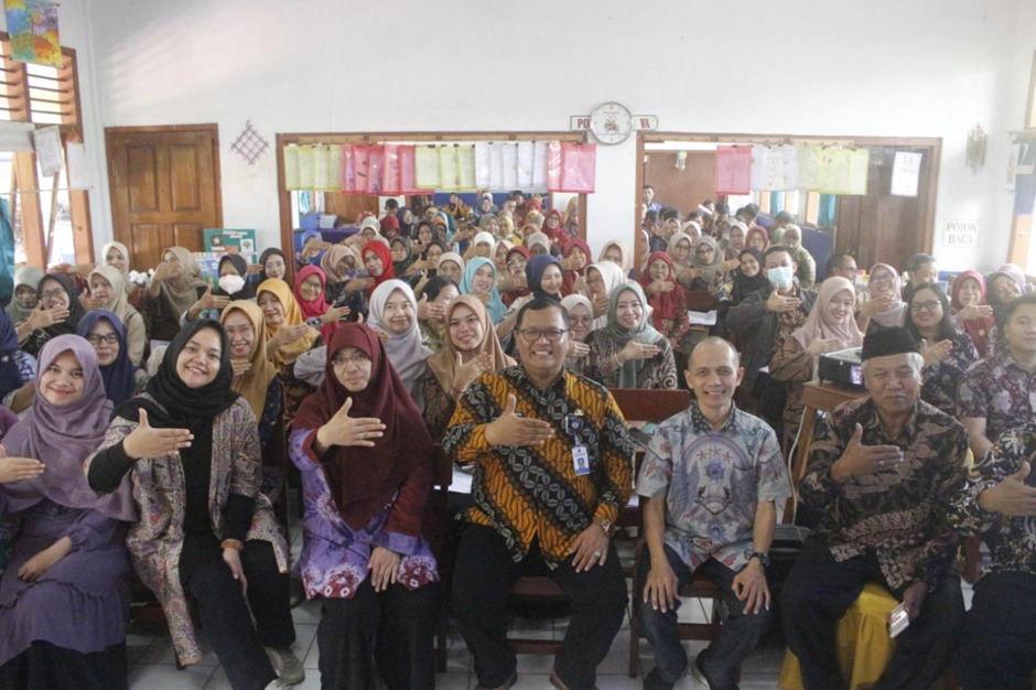 Guru SD se-Kabupaten Kuningan mengikuti Assertive Communication Training untuk Mencegah Kekerasan Seksual pada Anak