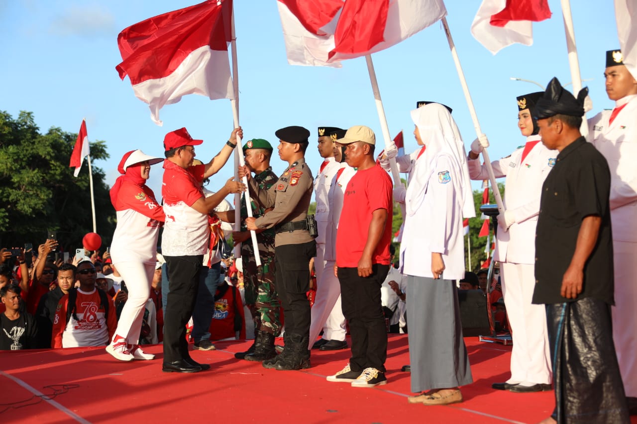 Mendagri Apresiasi Gerakan Nasional Pembagian 10 Juta Bendera di Bulukumba, Pacu Pertumbuhan Perekonomian UMKM
