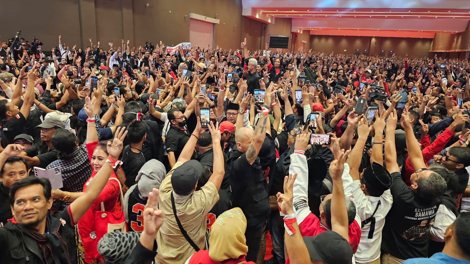 5 Bus Relawan Ganjar-Mahfud Kabupaten Bekasi Berangkat Untuk Hadiri Rakernas di Jakarta