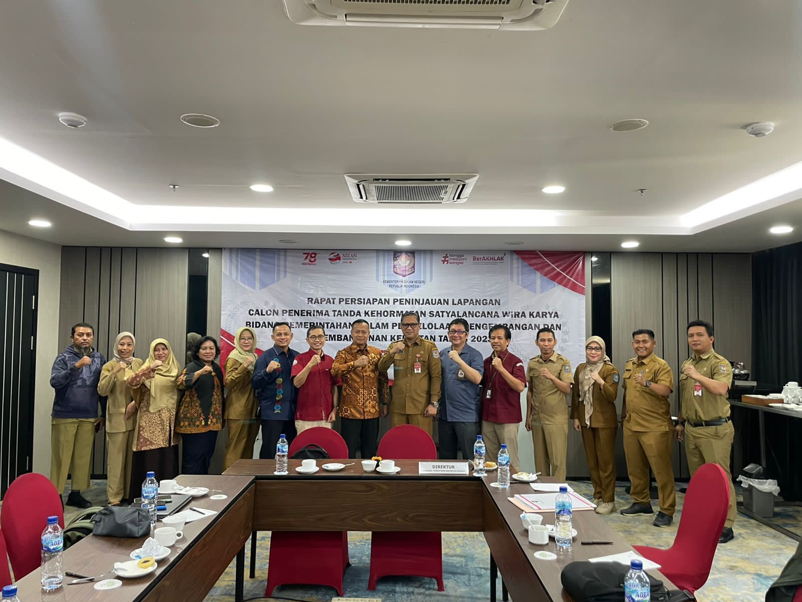 Selain Kepala Daerah, Kepala Dinas Ini Masuk Daftar Dalam Penerima Satyalancana Wira Karya dari Kemendagri