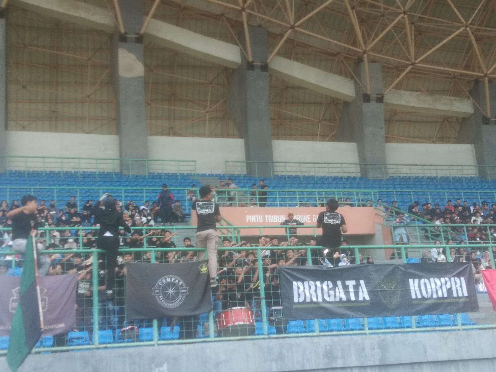 Dukung Sepakbola Indonesia, Minta Ultras Bersatu