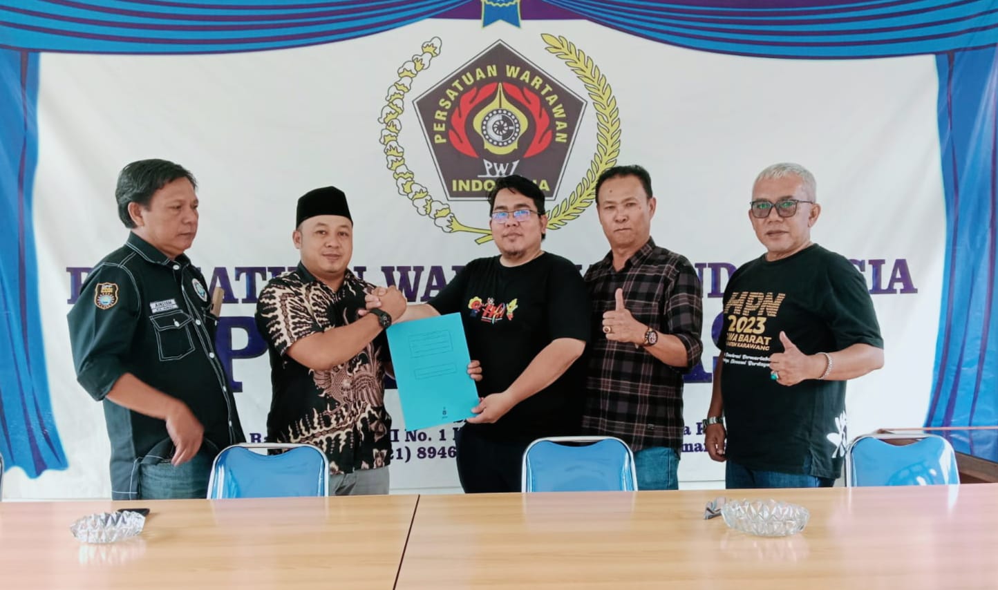 Ade Muksin Resmi Mendaftar Jadi Calon Ketua PWI Bekasi