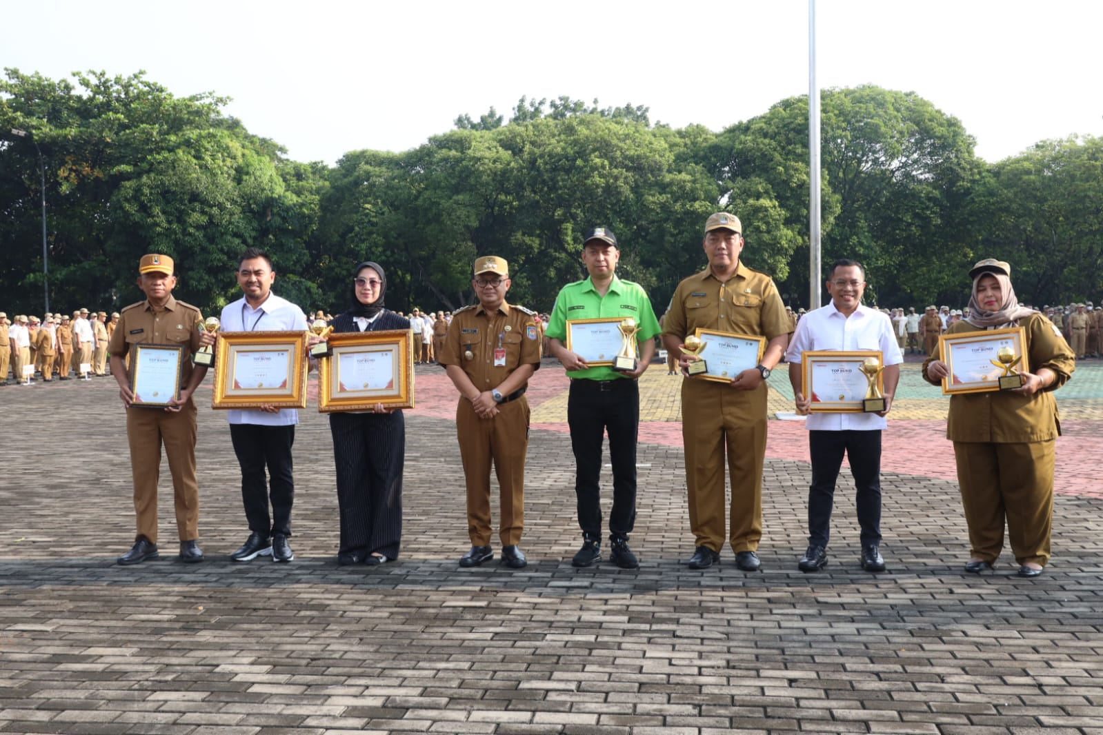 Pemkot Bekasi Serahkan Beberapa Penghargaan