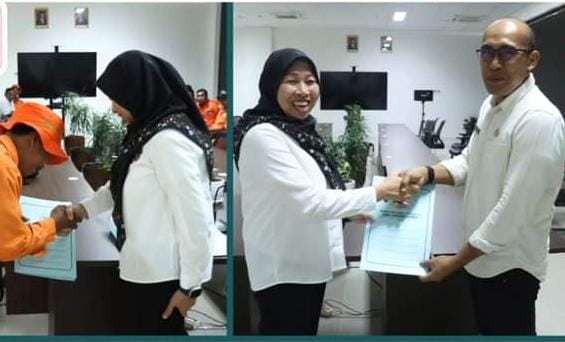 65 Pegawai DLH Kota Bekasi Terima SK Keniakan Pangkat