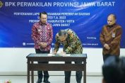 Pj. Bupati Bekasi Serahkan LKPD Unaudited TA 2023 kepada BPK Perwakilan Jabar