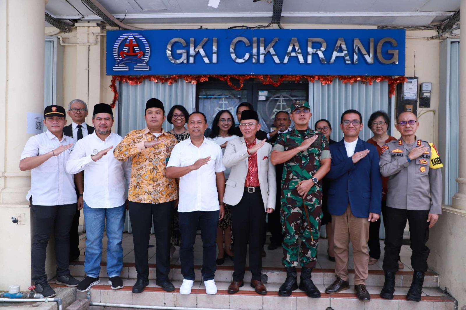 Pj Bupati Bekasi dan Forkopimda Monitoring Ibadah Paskah di Gereja Paroki dan GKI Lippo Cikarang