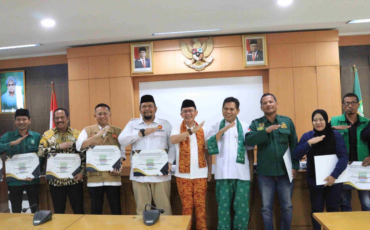 Pemkab Bekasi serahkan Bantuan keuangan Partai Politik
