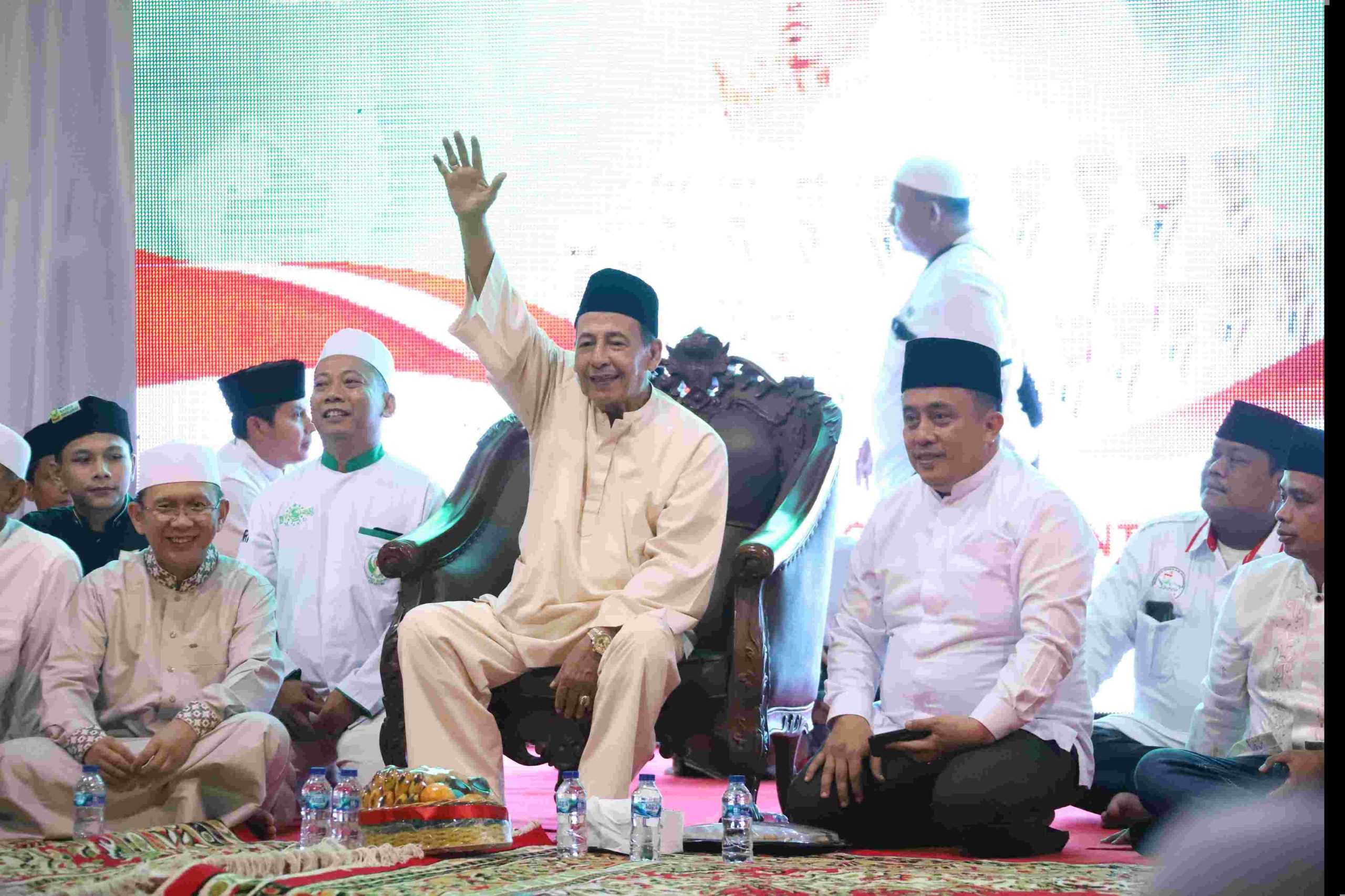 Habib Luthfi Bin Yahya Pimpin Istighosah di Plaza Pemkab Bekasi