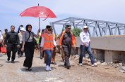 Kompak, Pj Bupati Bekasi Bersama Kajari Tinjau Pembangunan Jembatan Citarum Muaragembong