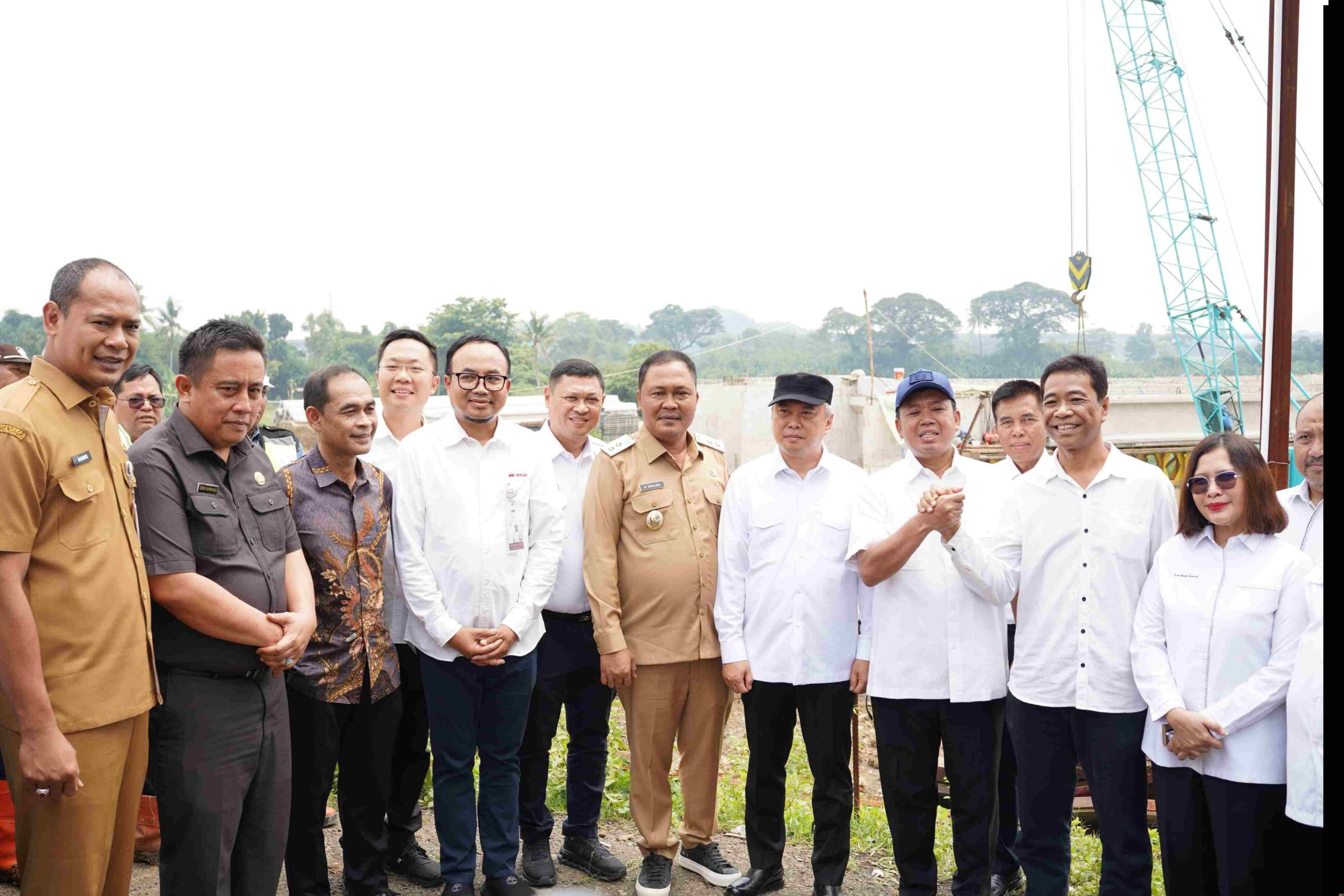 Sekda Dedy Supriyadi Dampingi Menhub dan Menteri ATR/BPN Tinjau Akses Jalan ke Stasiun Kereta Cepat Karawang