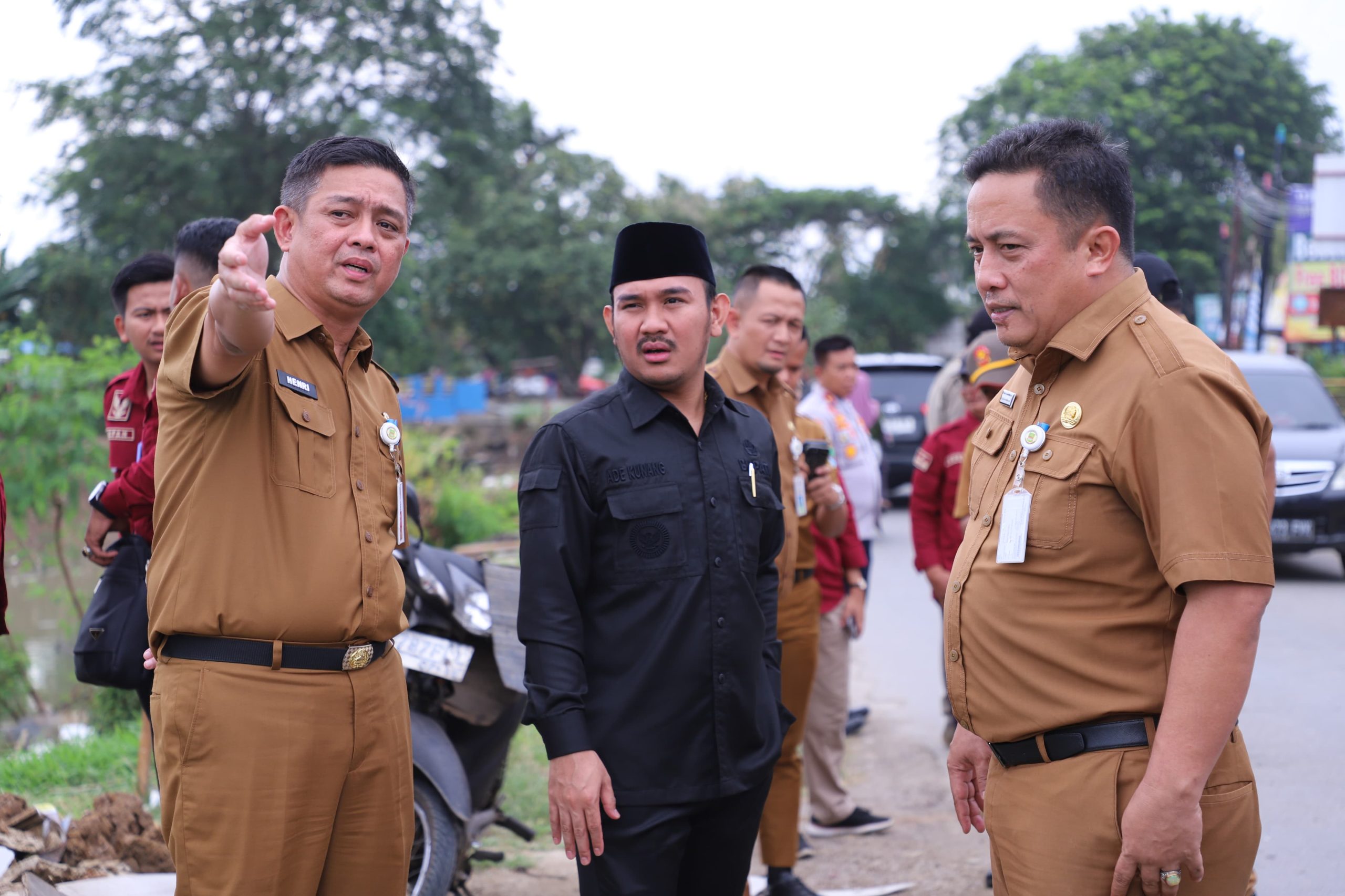 Pastikan Kelancaran Penanganan Banjir, Bupati dan Sekda Bekasi Tinjau Normalisasi