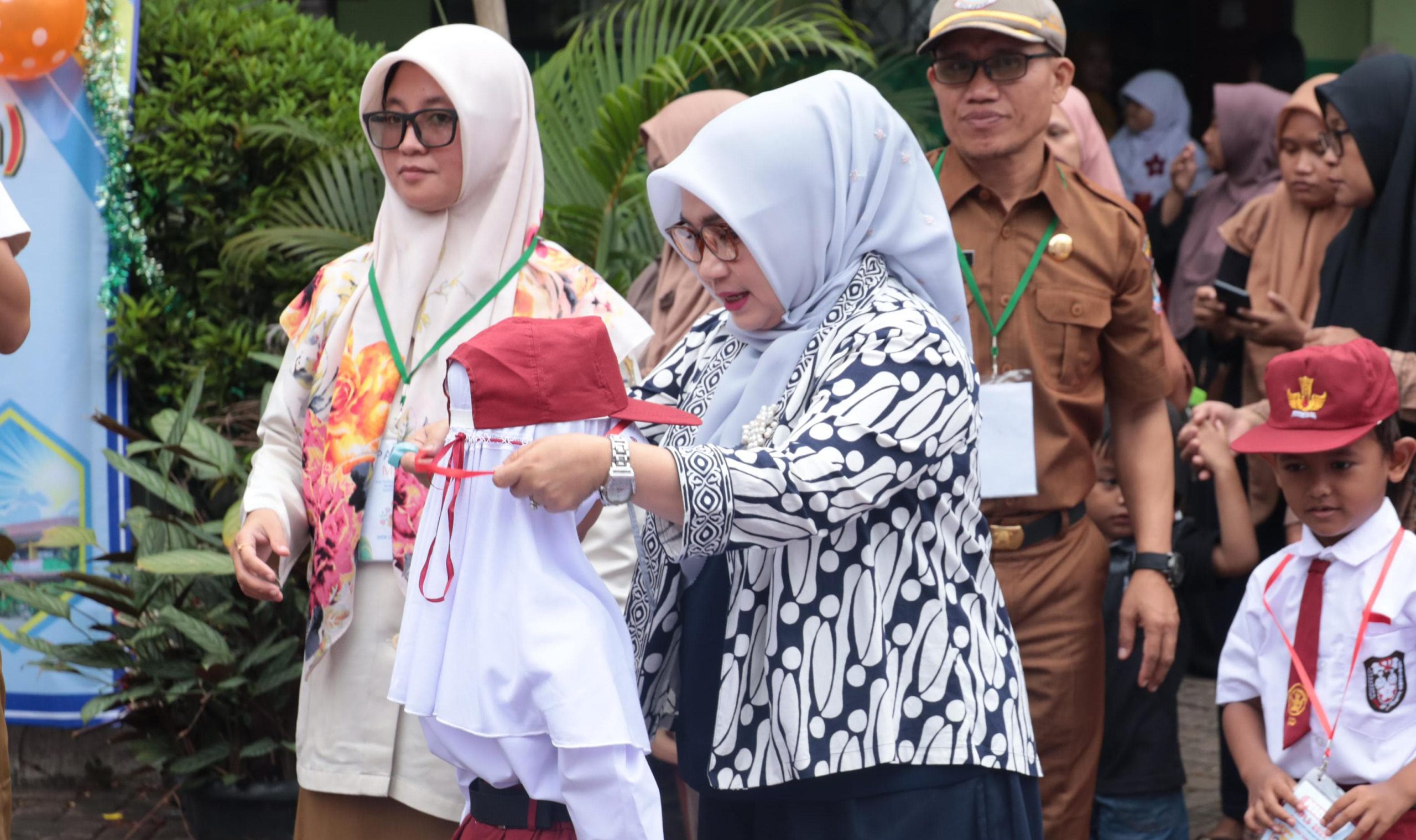 Ketua TP PKK Kota Bekasi Berikan Motivasi kepada Siswa Baru