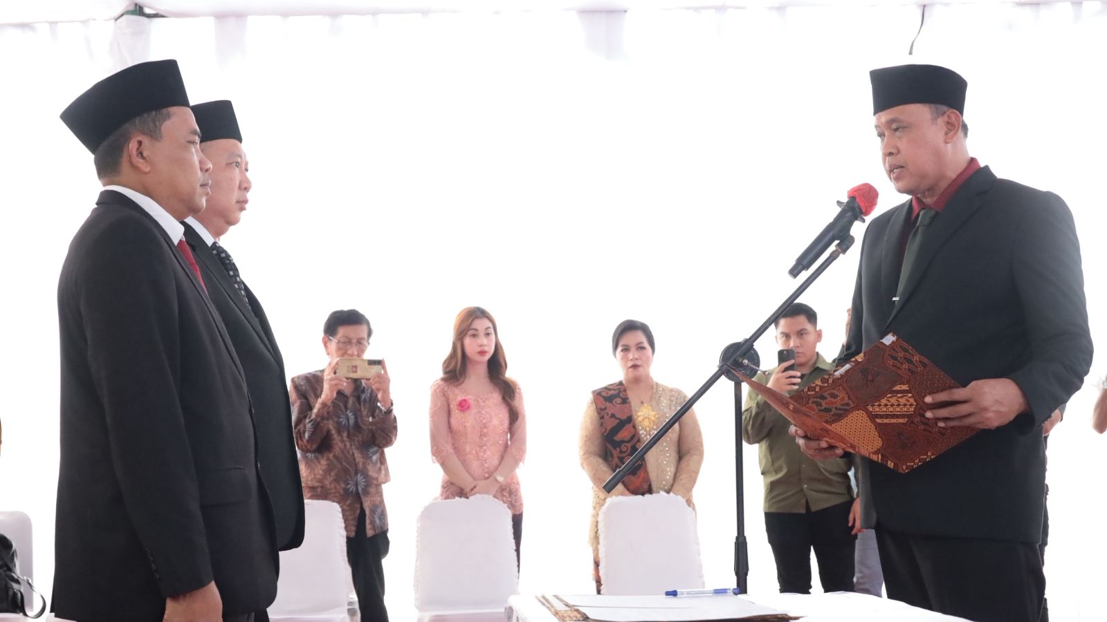 Wali Kota Bekasi Lantik Dua Direktur Utama BUMD