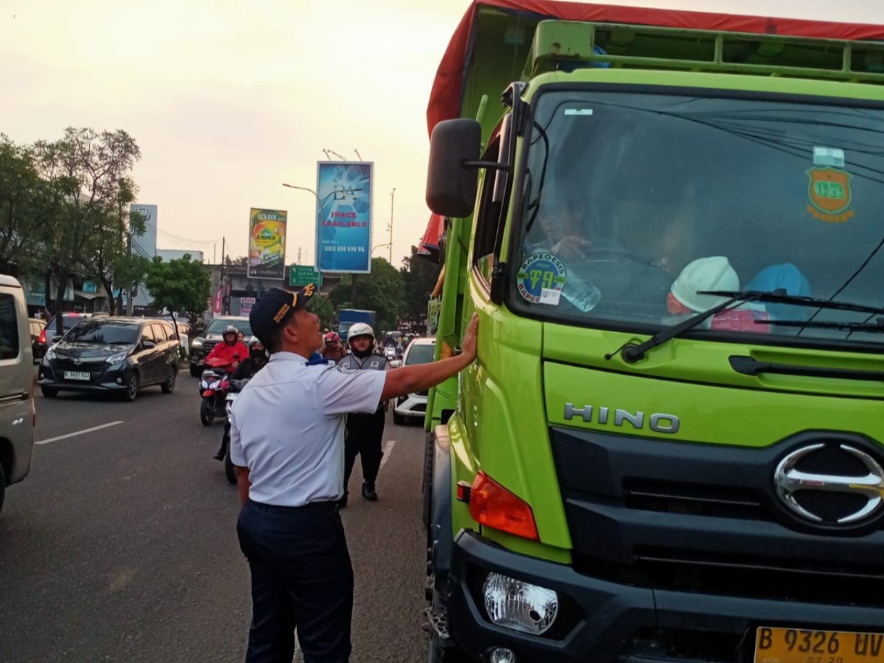 Larangan Kendaraan Berat di Tol Jatiasih: Dishub Bekasi Sebut Kurangnya Sosialisasi Jadi Penyebab Pelanggaran
