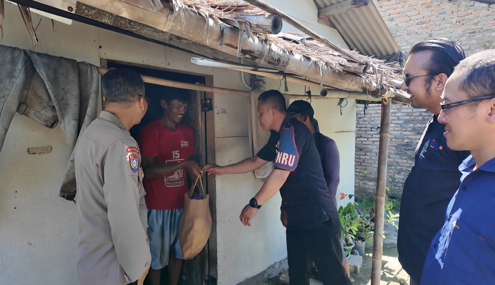 Polres Lampung Selatan Salurkan Paket Sembako untuk Warga dan Lansia