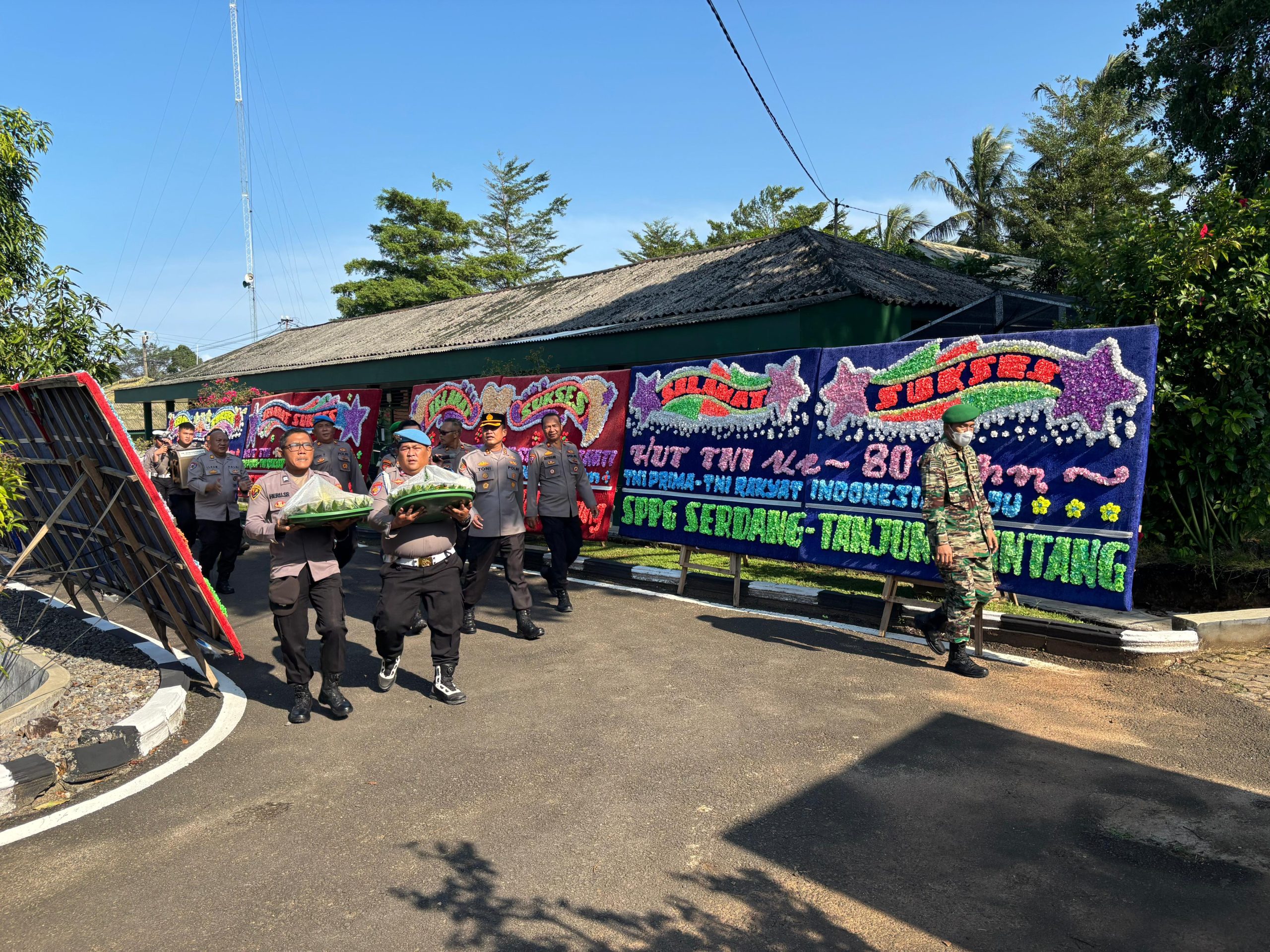 HUT TNI Ke-80, Kapolres Lampung Selatan Beri Kejutan Kepada Personil Kodim 0421