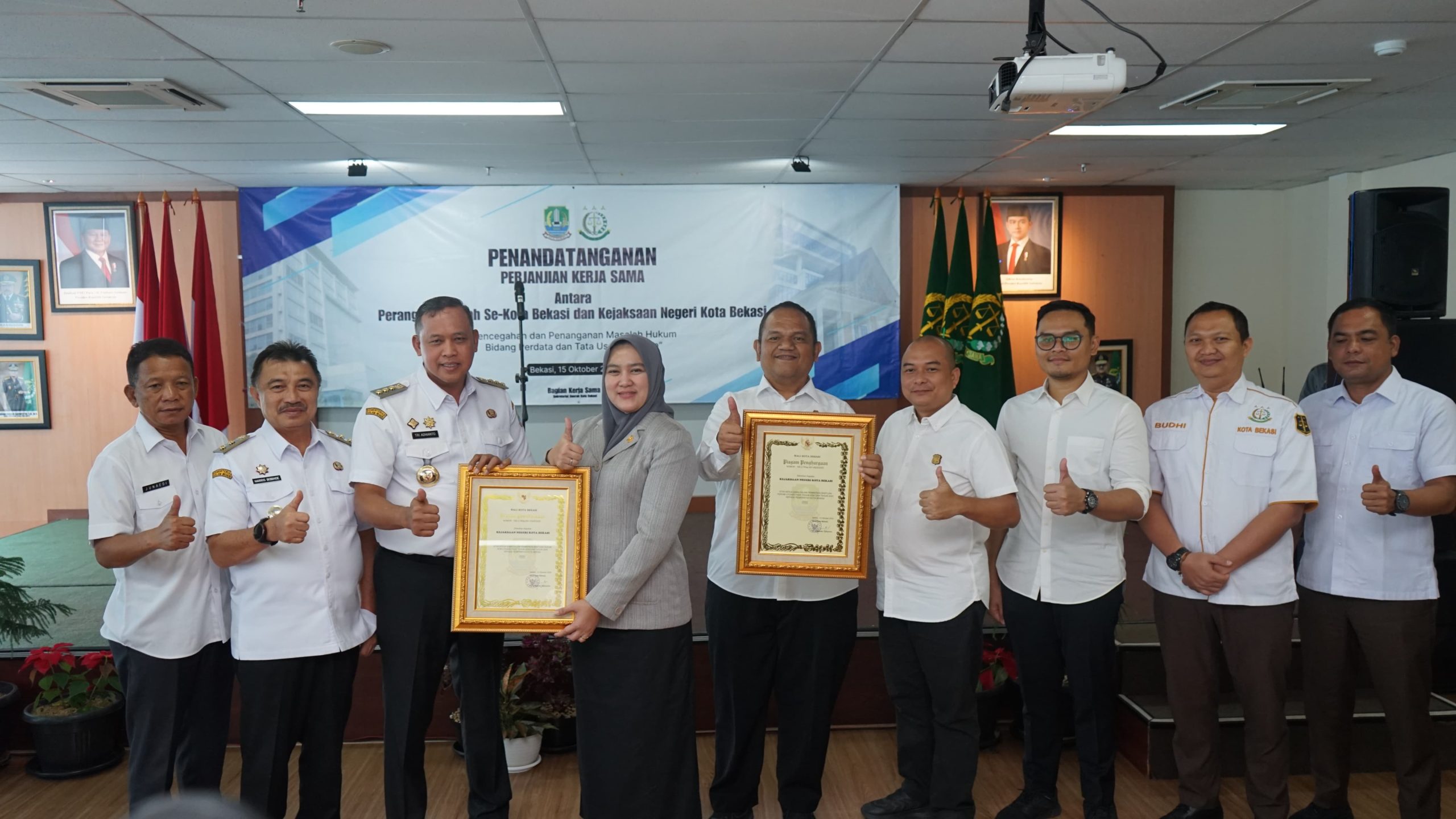Sinergi Berbuah Prestasi, Kejari Kota Bekasi Terima Penghargaan dari Pemkot Bekasi