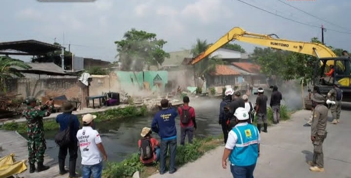 Satpol PP Tertibkan Ratusan Bangli di Cikarang Utara