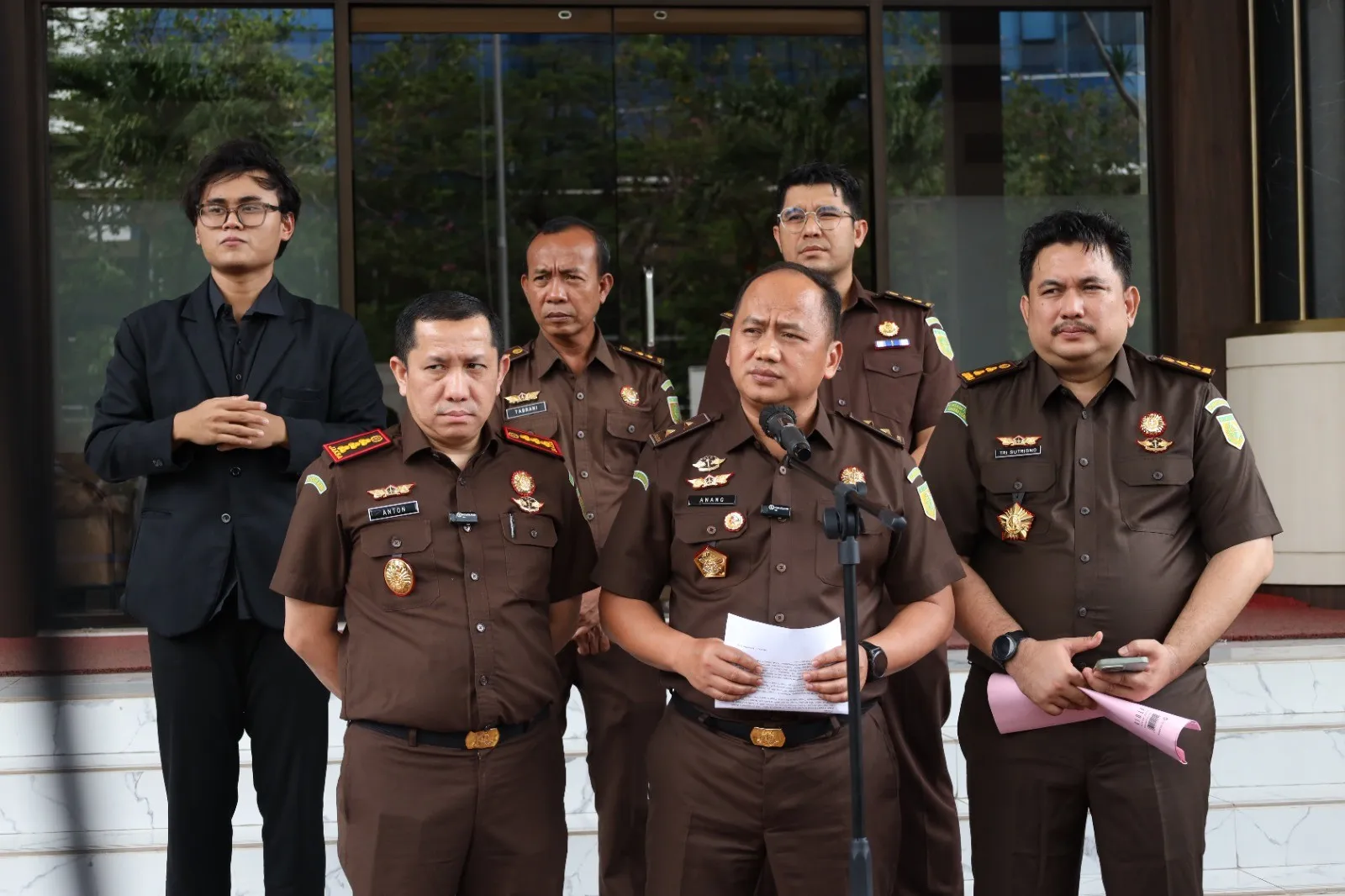 Kejagung Limpahkan Berkas Perkara  Program Digitalisasi Pendidikan Ke Kejari Jakpus